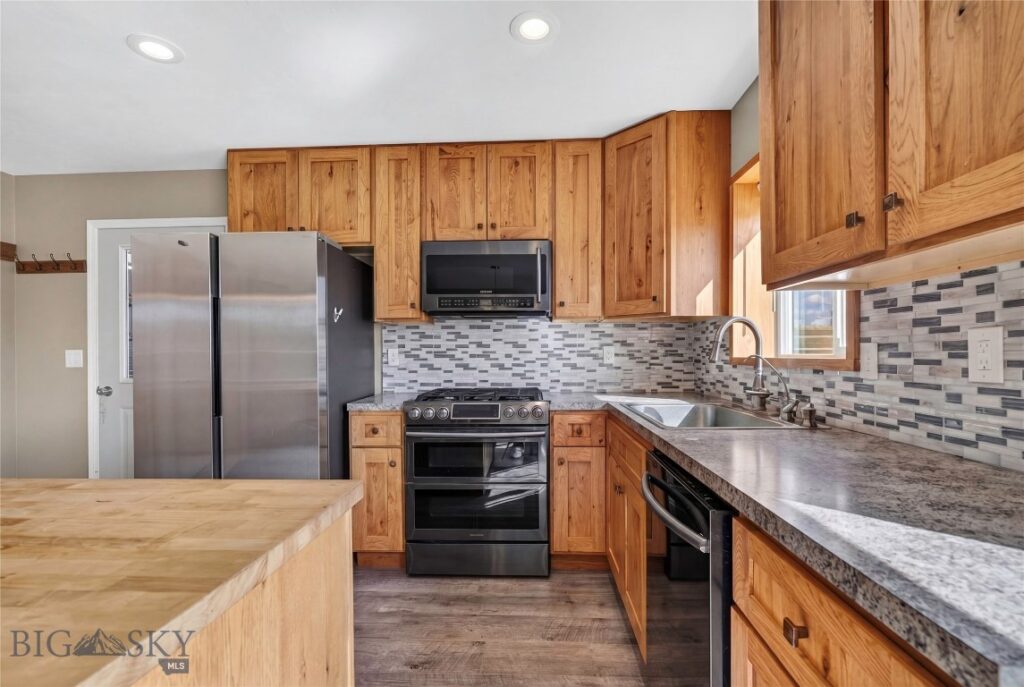 10 Lester Lane, Cardwell MT 59721