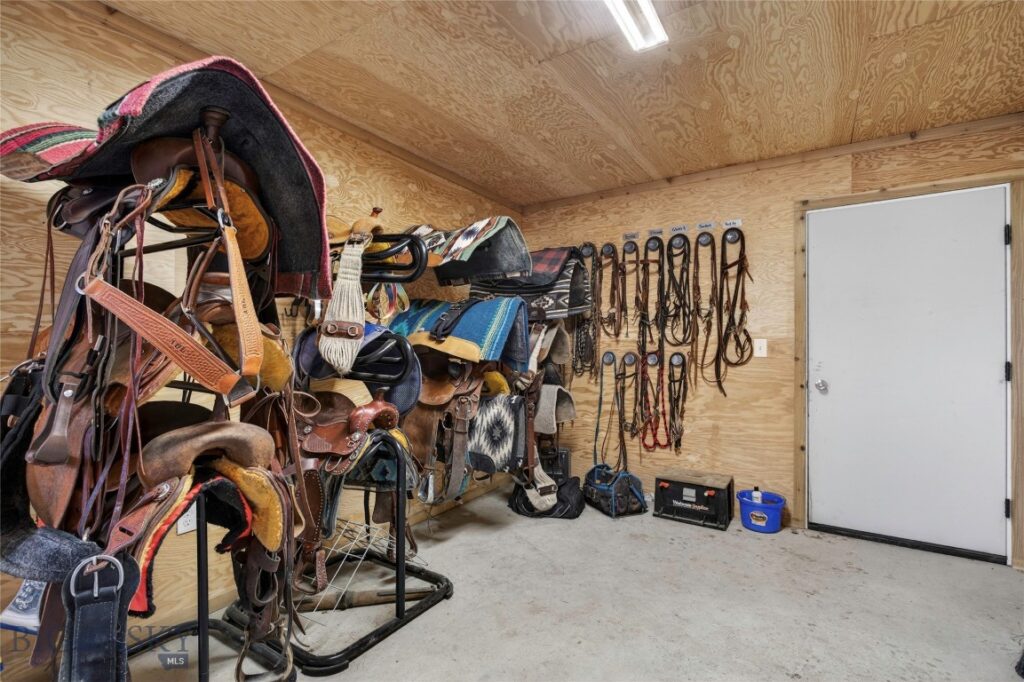 10 Lester Lane, Cardwell MT 59721