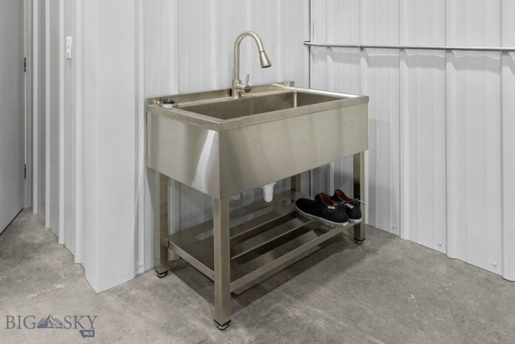 100 Blacksmith Loop, Big Sky MT 59730