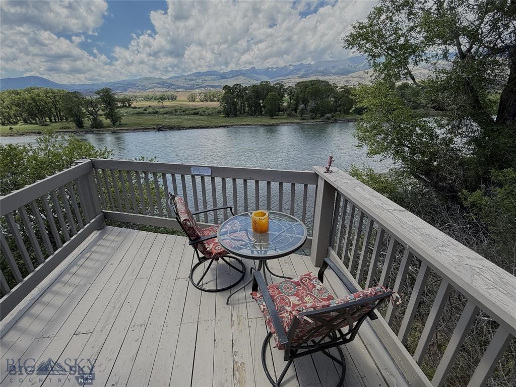 1005 East River Road, Emigrant MT 59027