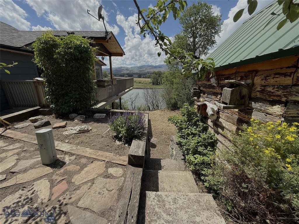 1005 East River Road, Emigrant MT 59027