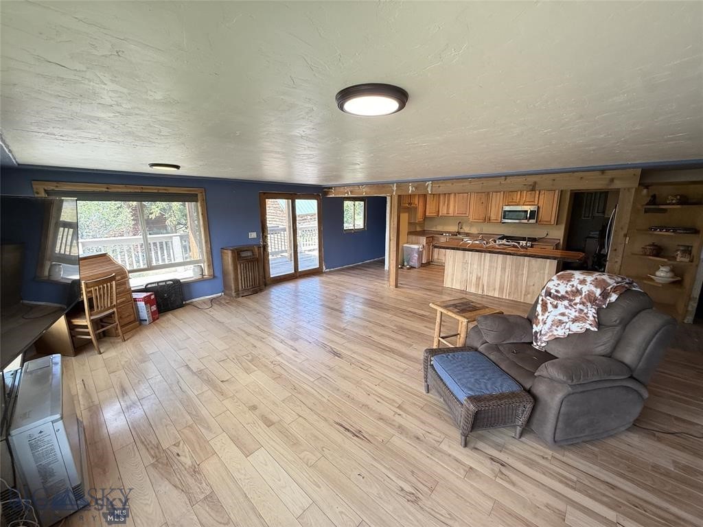 1005 East River Road, Emigrant MT 59027