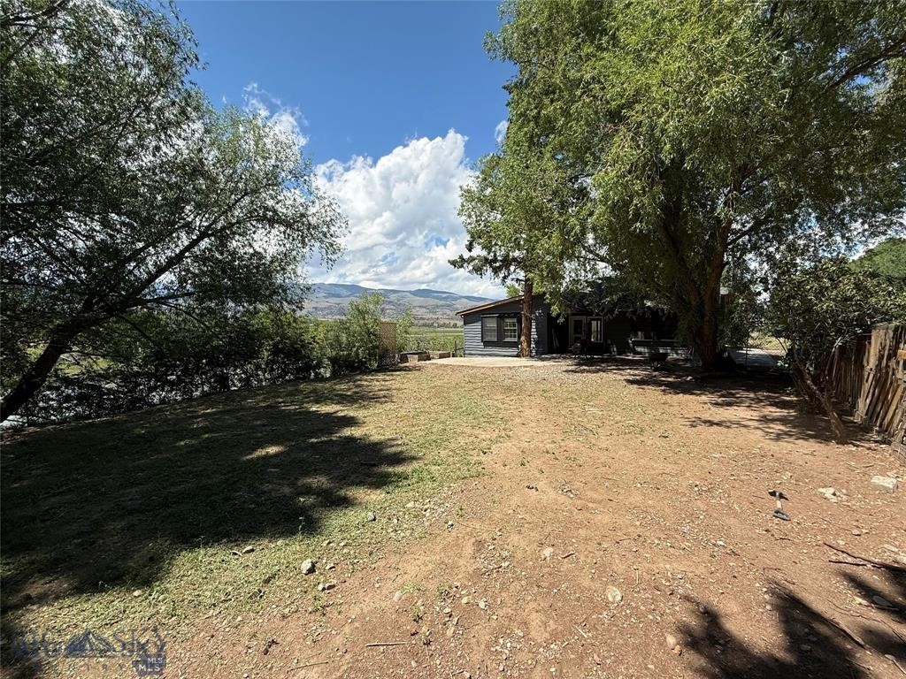 1005 East River Road, Emigrant MT 59027