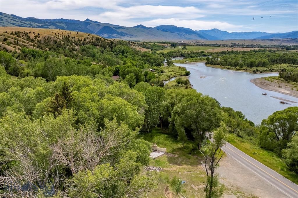 1005 East River Road, Emigrant MT 59027