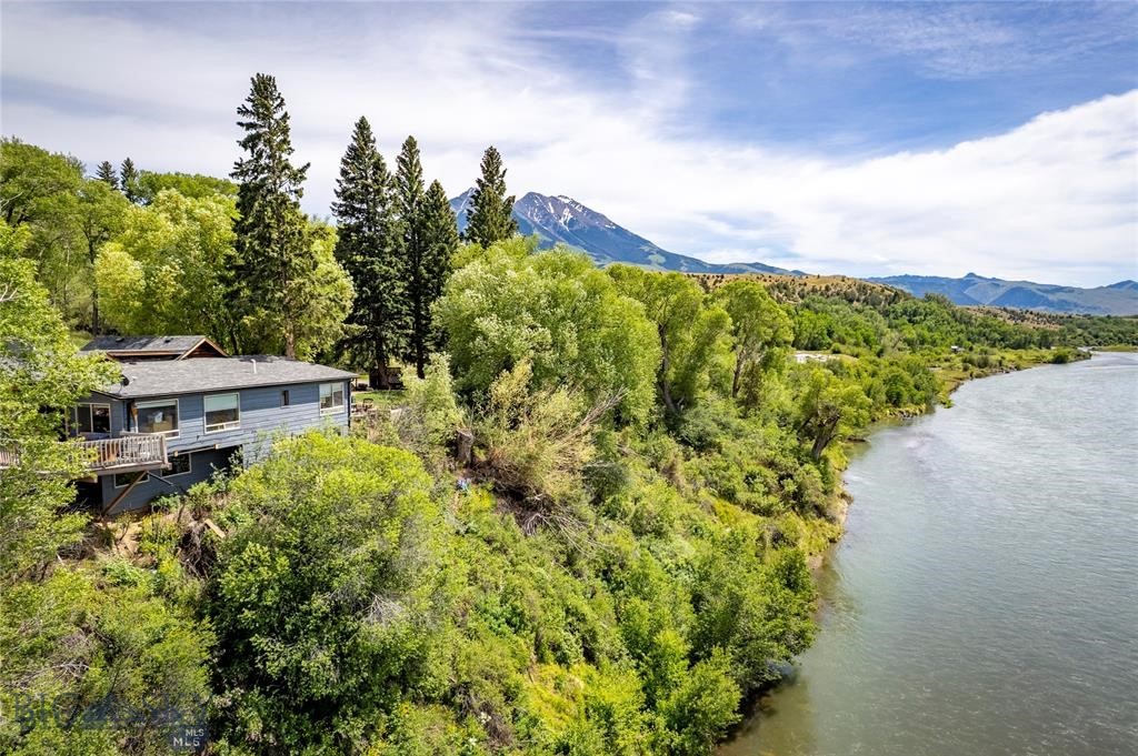 1005 East River Road, Emigrant MT 59027