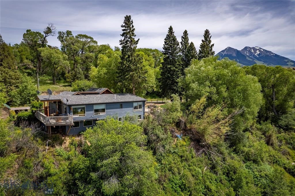 1005 East River Road, Emigrant MT 59027