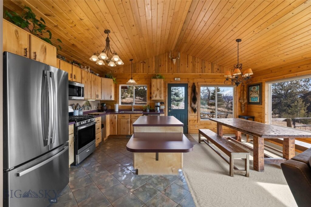 101 Deerfoot Trail, Ennis MT 59729