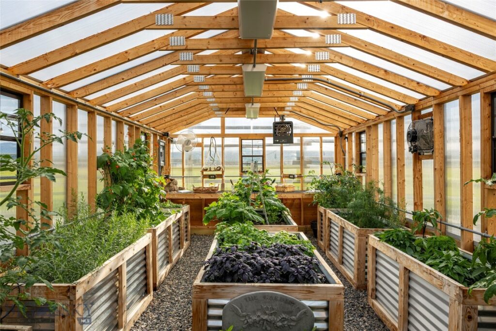 1021 Gateway South Road, Gallatin Gateway MT 59730