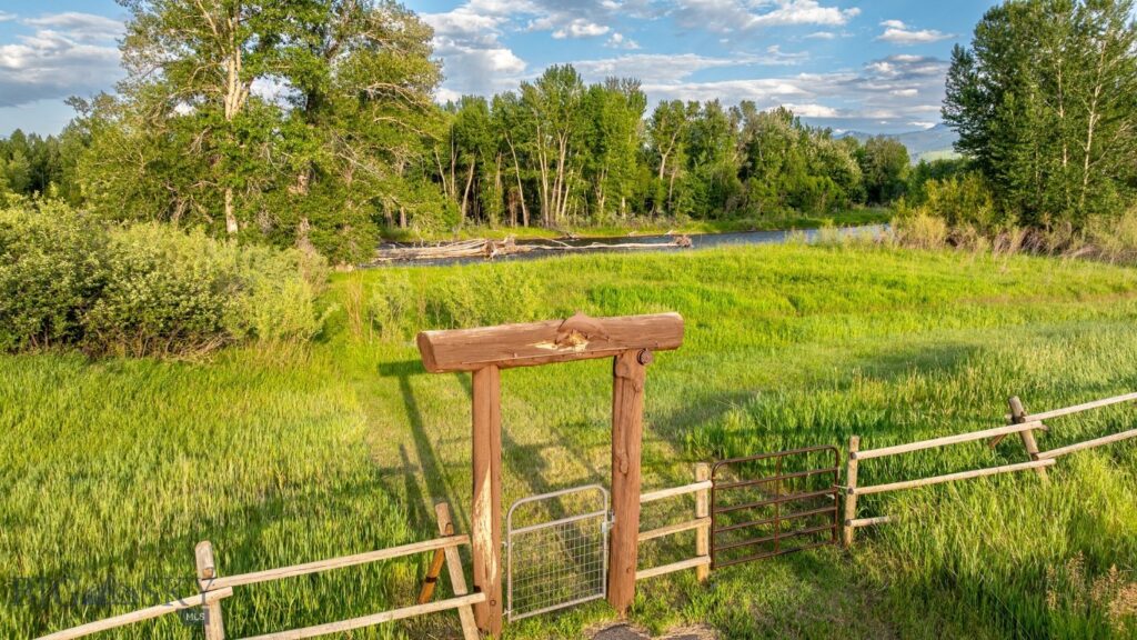 1021 Gateway South Road, Gallatin Gateway MT 59730