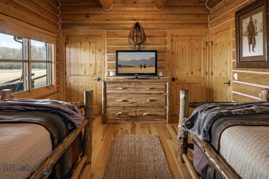 1021 Gateway South Road, Gallatin Gateway MT 59730