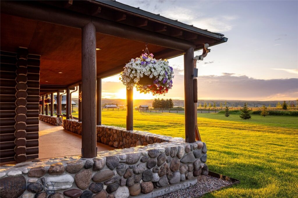 1021 Gateway South Road, Gallatin Gateway MT 59730