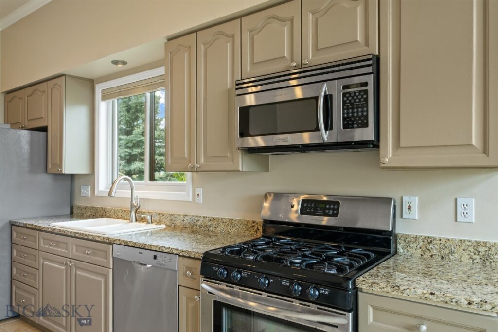 1028 Summer Ridge Road, Bozeman MT 59715