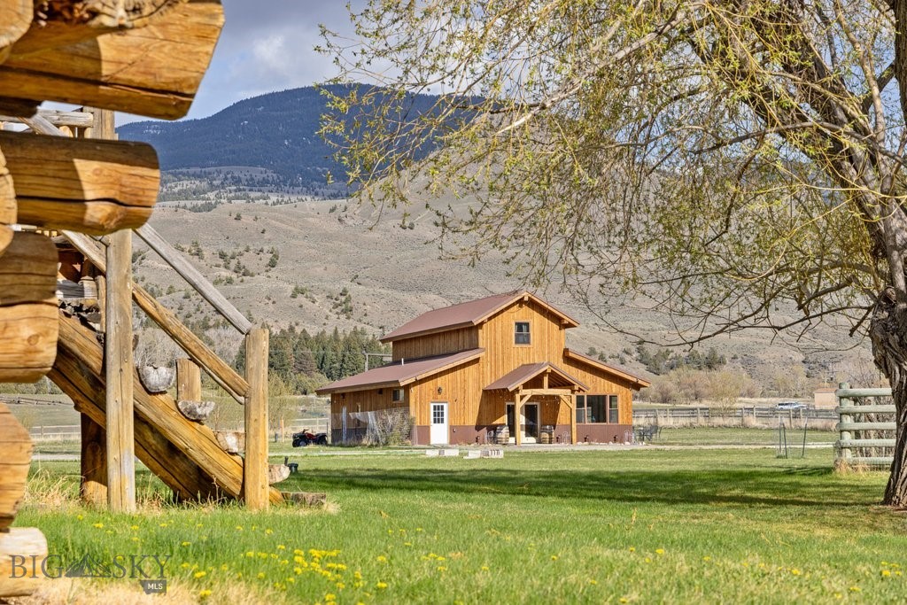 1035 and 1037 US Highway 89 South S, Gardiner MT 59030