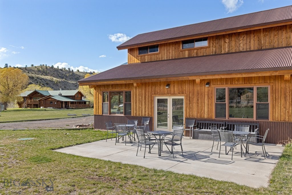 1035 and 1037 US Highway 89 South S, Gardiner MT 59030