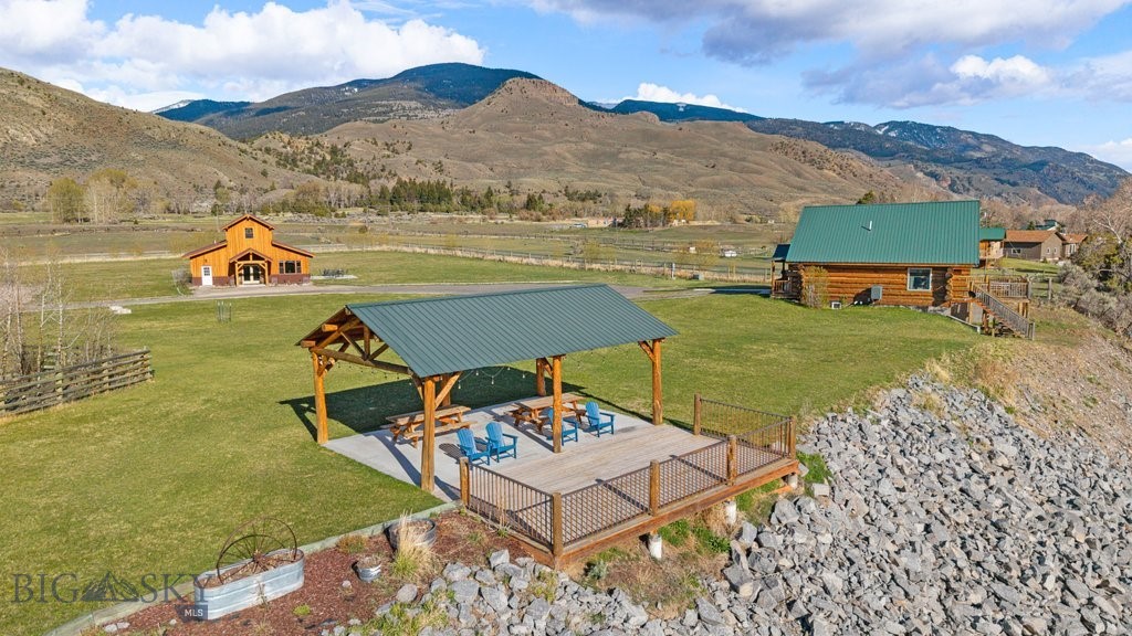 1035 and 1037 US Highway 89 South S, Gardiner MT 59030