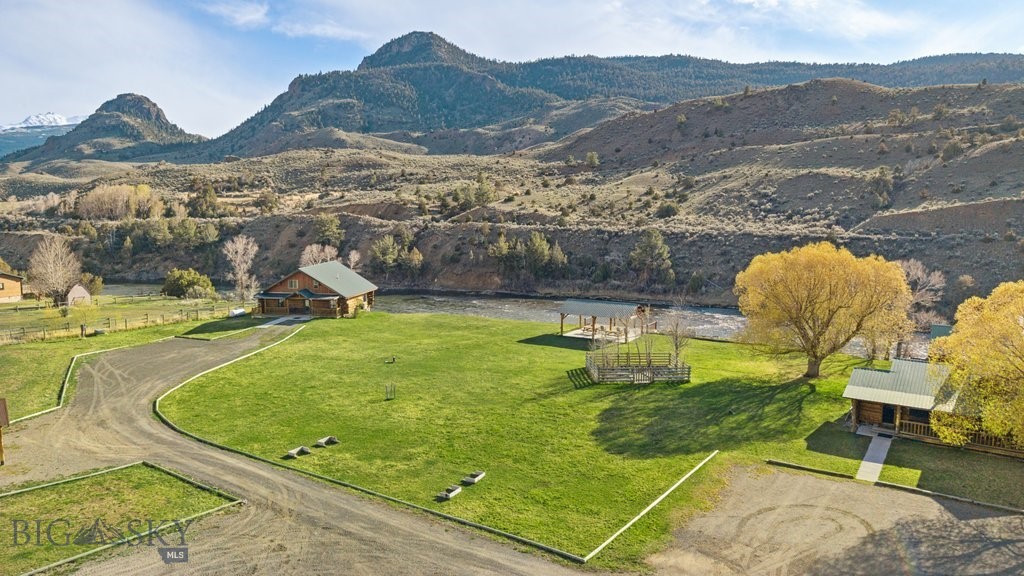 1035 and 1037 US Highway 89 South S, Gardiner MT 59030