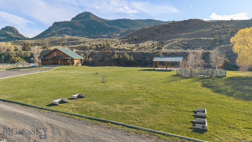 1035 and 1037 US Highway 89 South S, Gardiner MT 59030