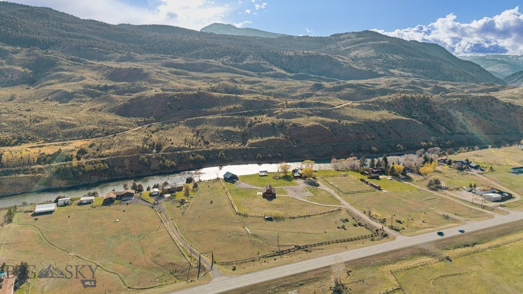1035 and 1037 US Highway 89 South S, Gardiner MT 59030