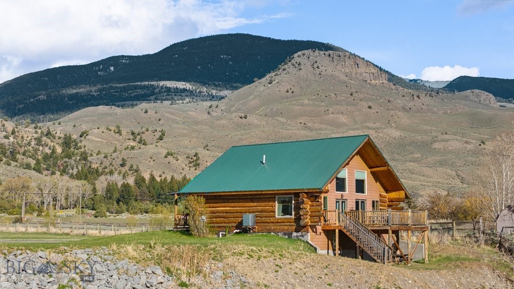 1035 and 1037 US Highway 89 South S, Gardiner MT 59030
