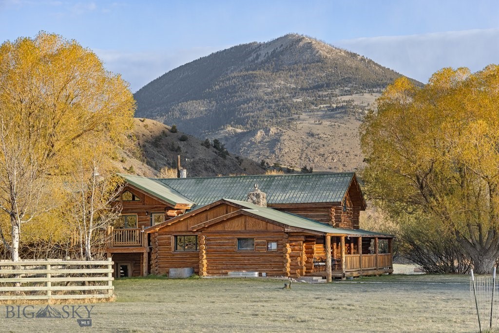 1035 and 1037 US Highway 89 South S, Gardiner MT 59030