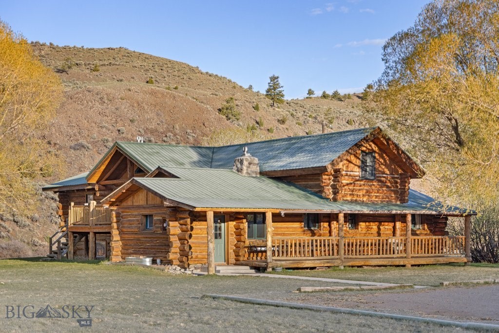 1035 and 1037 US Highway 89 South S, Gardiner MT 59030
