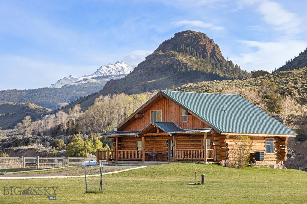 1035 and 1037 US Highway 89 South S, Gardiner MT 59030