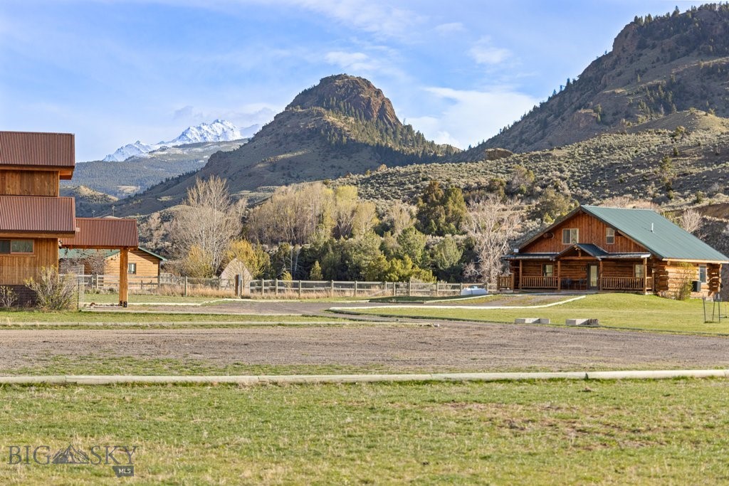1035 and 1037 US Highway 89 South S, Gardiner MT 59030