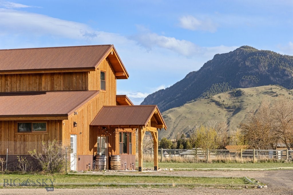1035 and 1037 US Highway 89 South S, Gardiner MT 59030