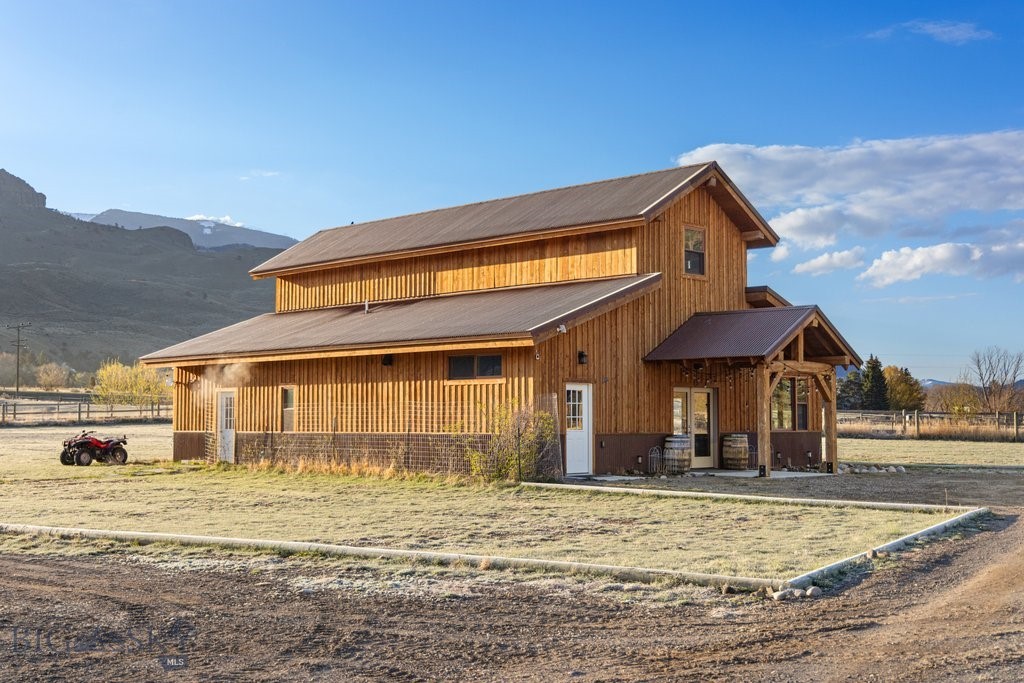 1035 and 1037 US Highway 89 South S, Gardiner MT 59030