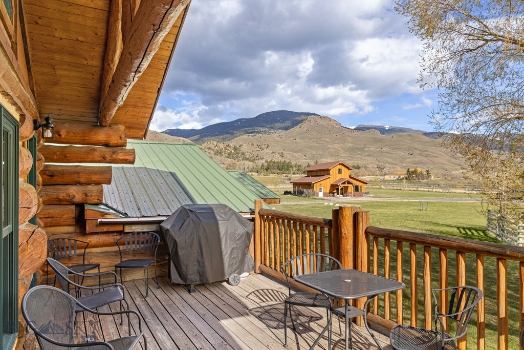 1035 and 1037 US Highway 89 South S, Gardiner MT 59030