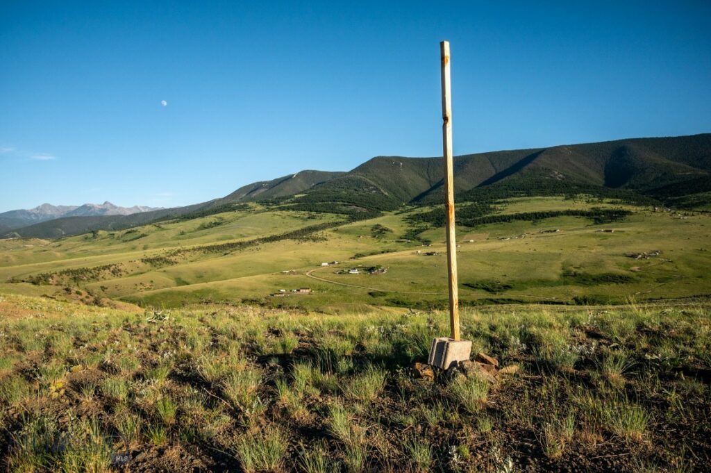 NHN Frontage Road, Livingston MT 59047