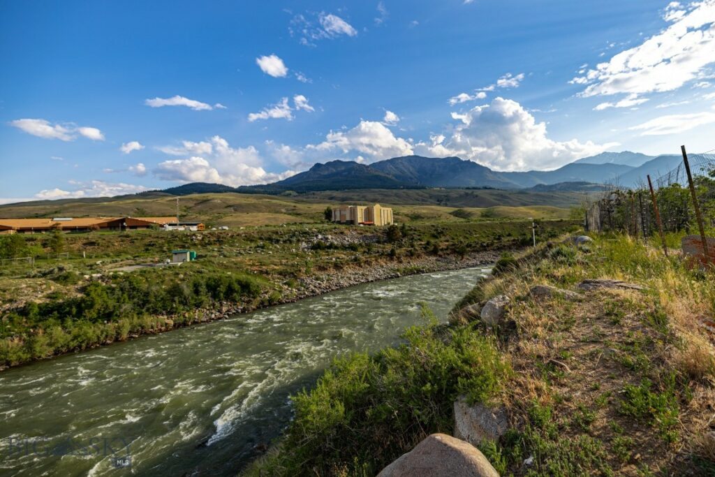 104 Vista Street, Gardiner MT 59030