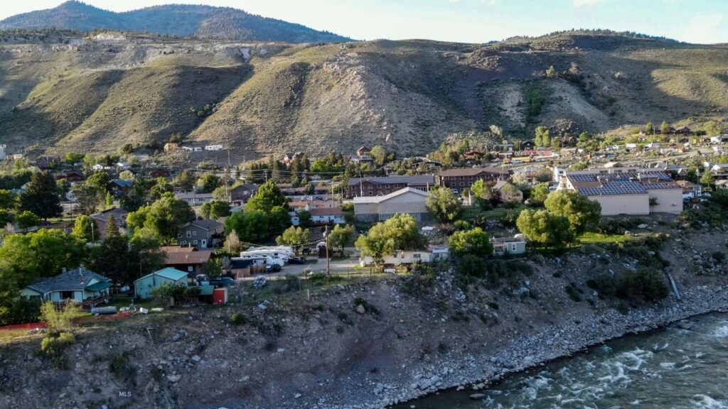 104 Vista Street, Gardiner MT 59030