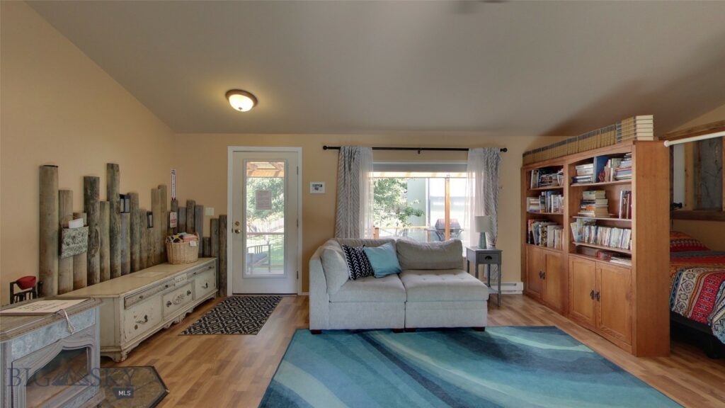 104 Vista Street, Gardiner MT 59030