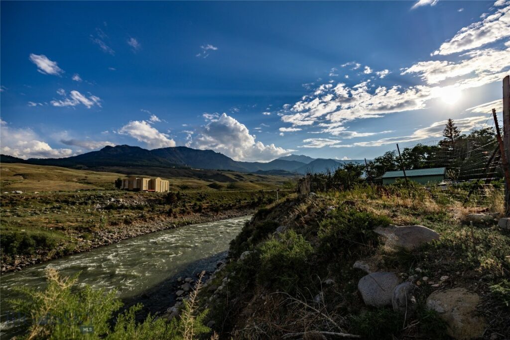 104 Vista Street, Gardiner MT 59030