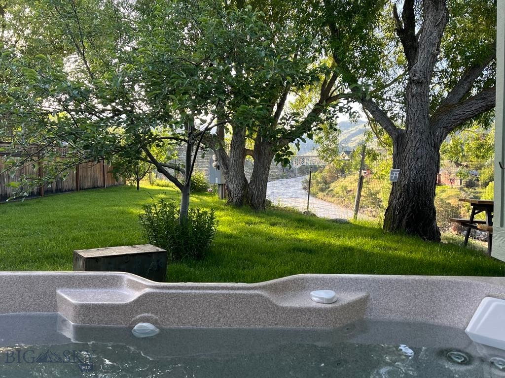 104 Vista Street, Gardiner MT 59030