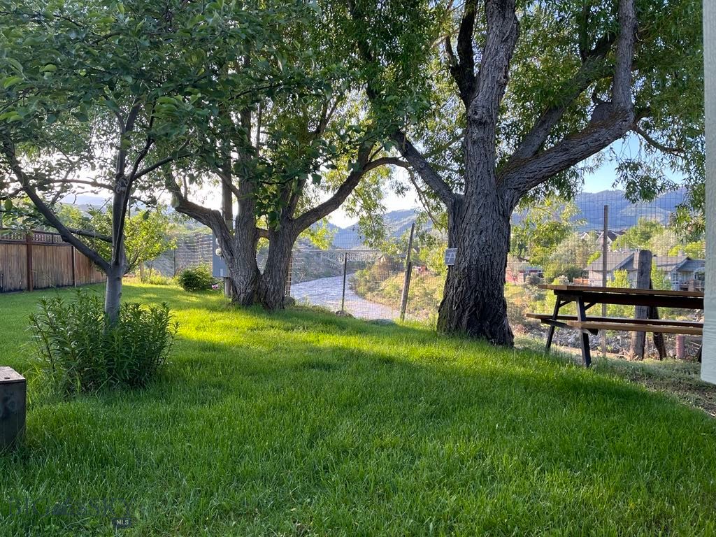 104 Vista Street, Gardiner MT 59030