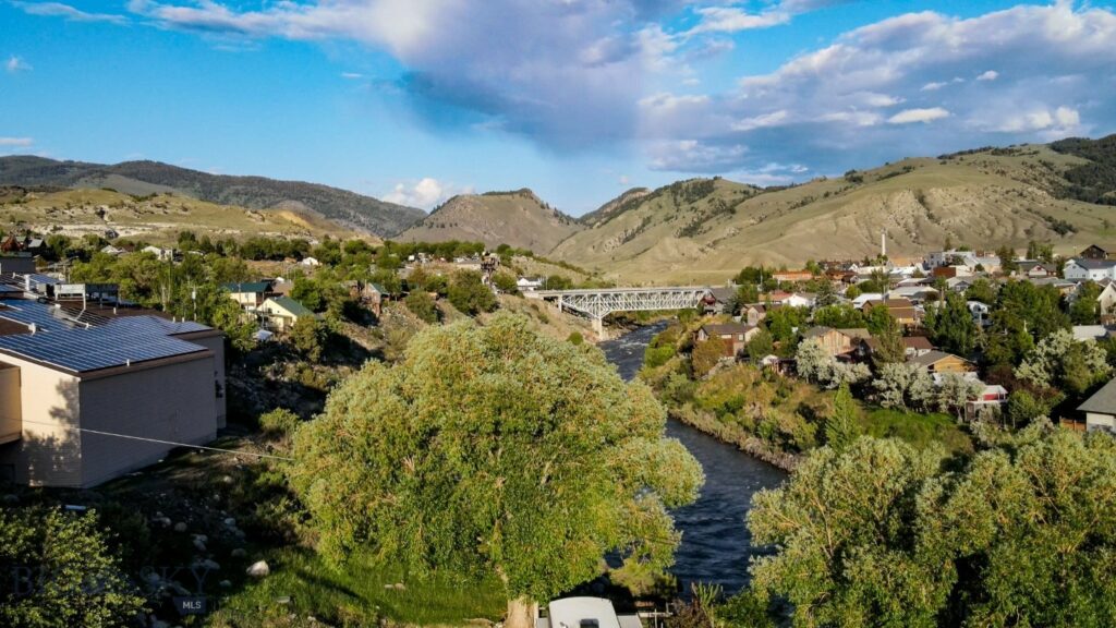 104 Vista Street, Gardiner MT 59030