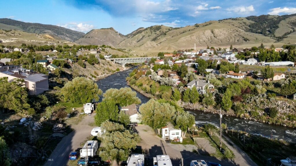 104 Vista Street, Gardiner MT 59030