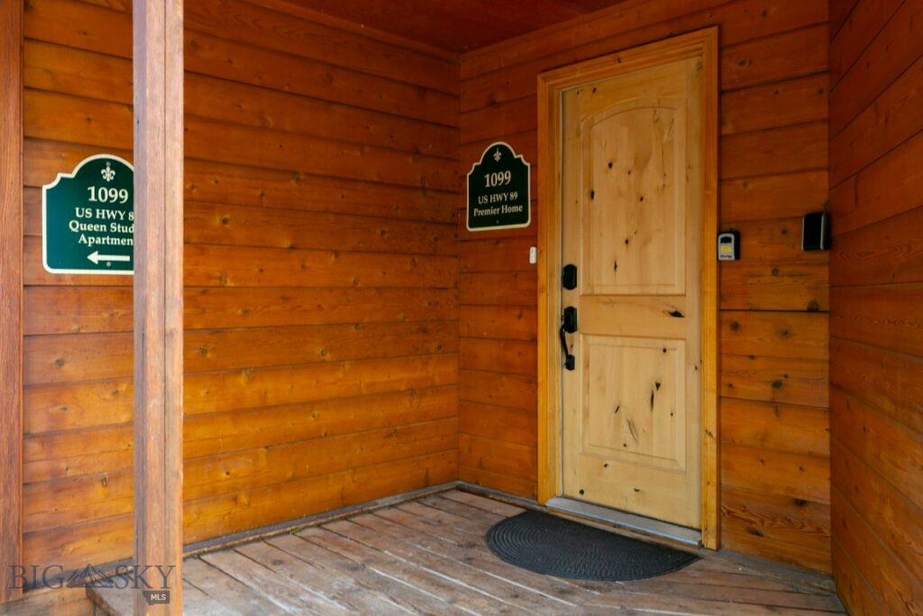 1099 US Highway 89 S, Gardiner MT 59030