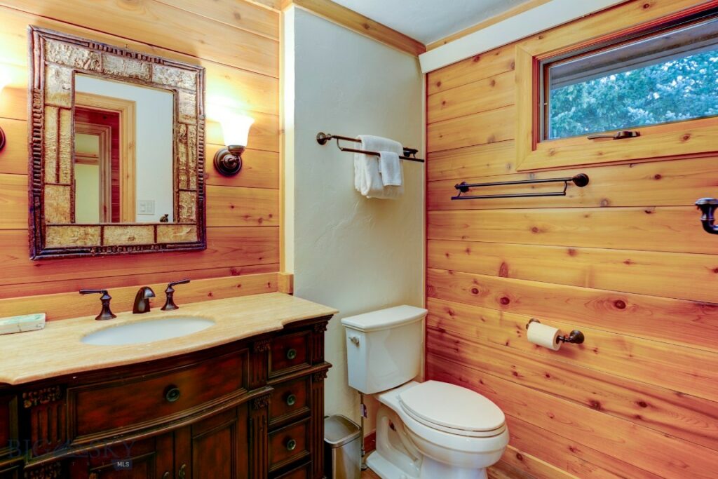 1099 US Highway 89 S, Gardiner MT 59030