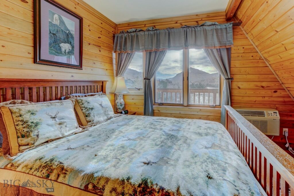 1099 US Highway 89 S, Gardiner MT 59030