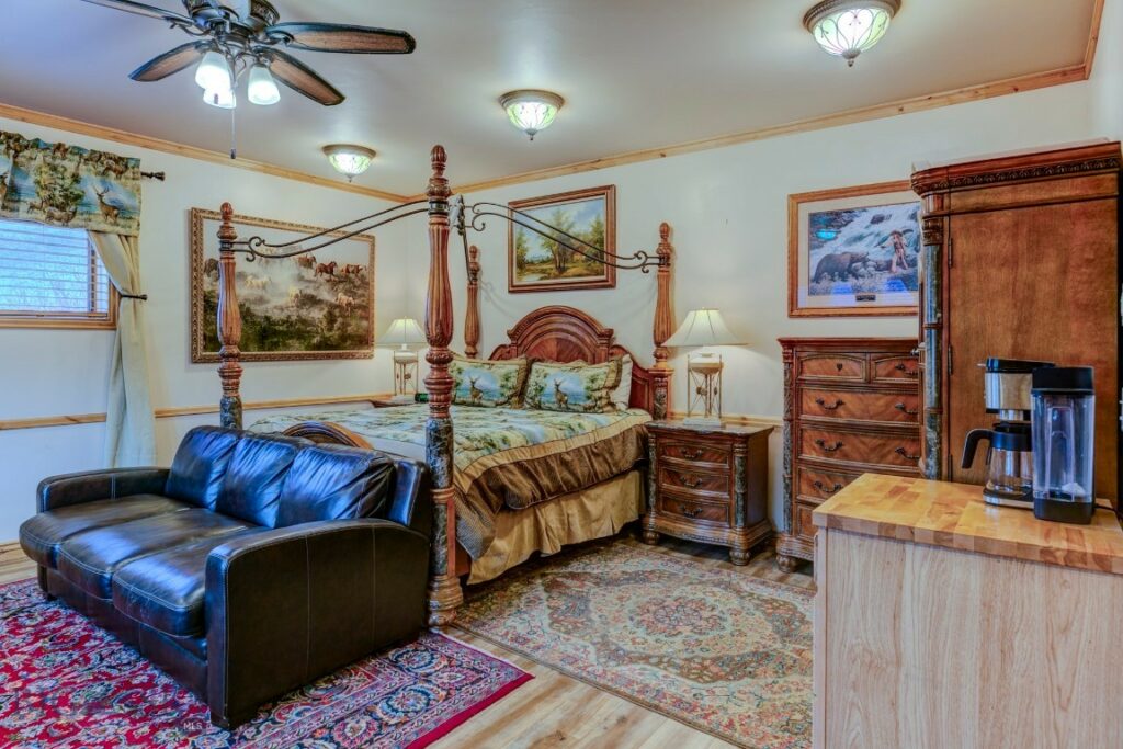 1099 US Highway 89 S, Gardiner MT 59030