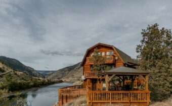 1099 US Highway 89 S, Gardiner MT 59030