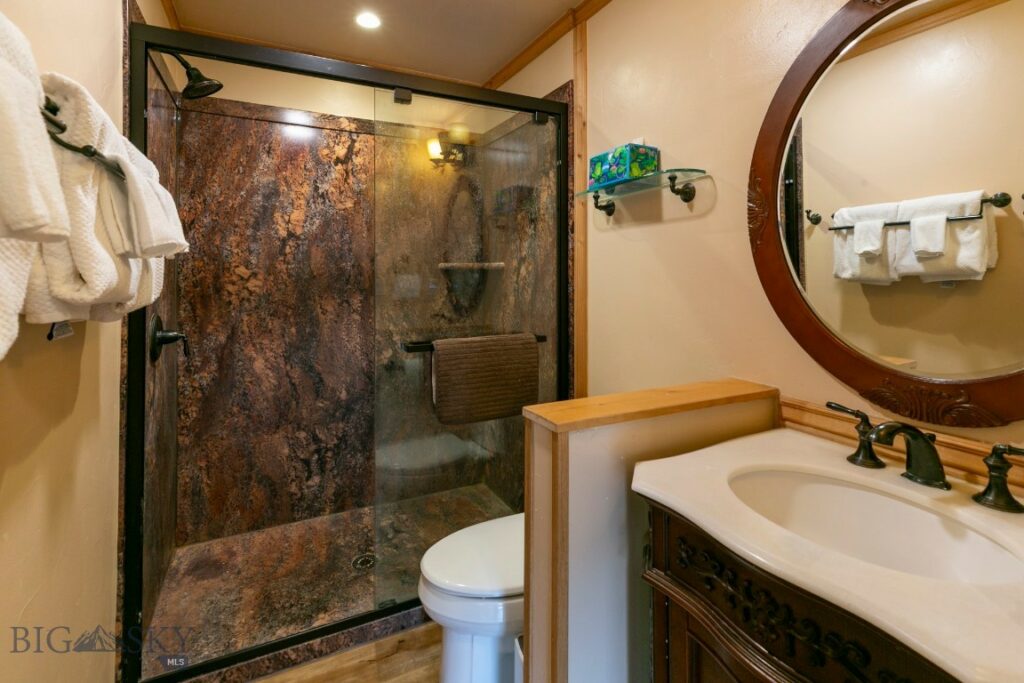 1099 US Highway 89 S, Gardiner MT 59030