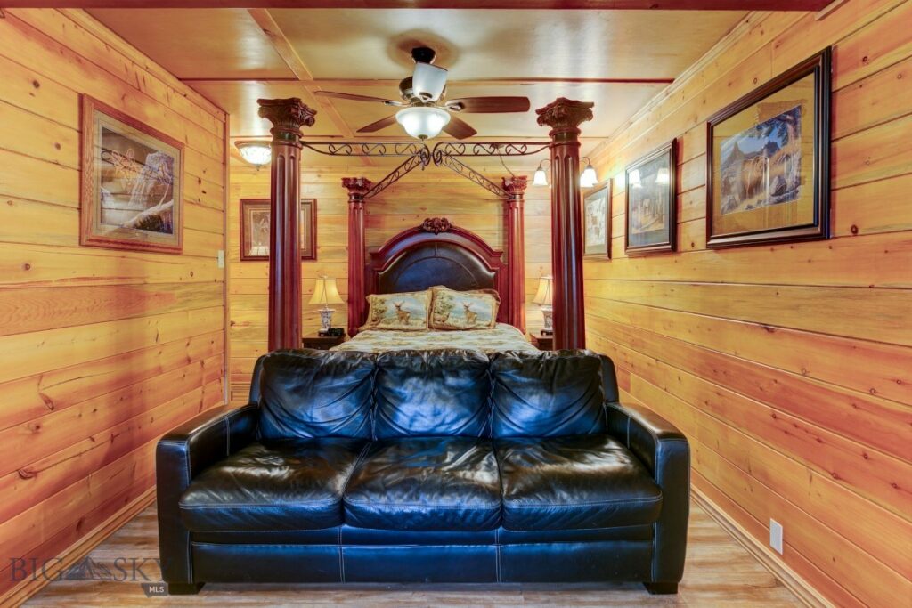 1099 US Highway 89 S, Gardiner MT 59030