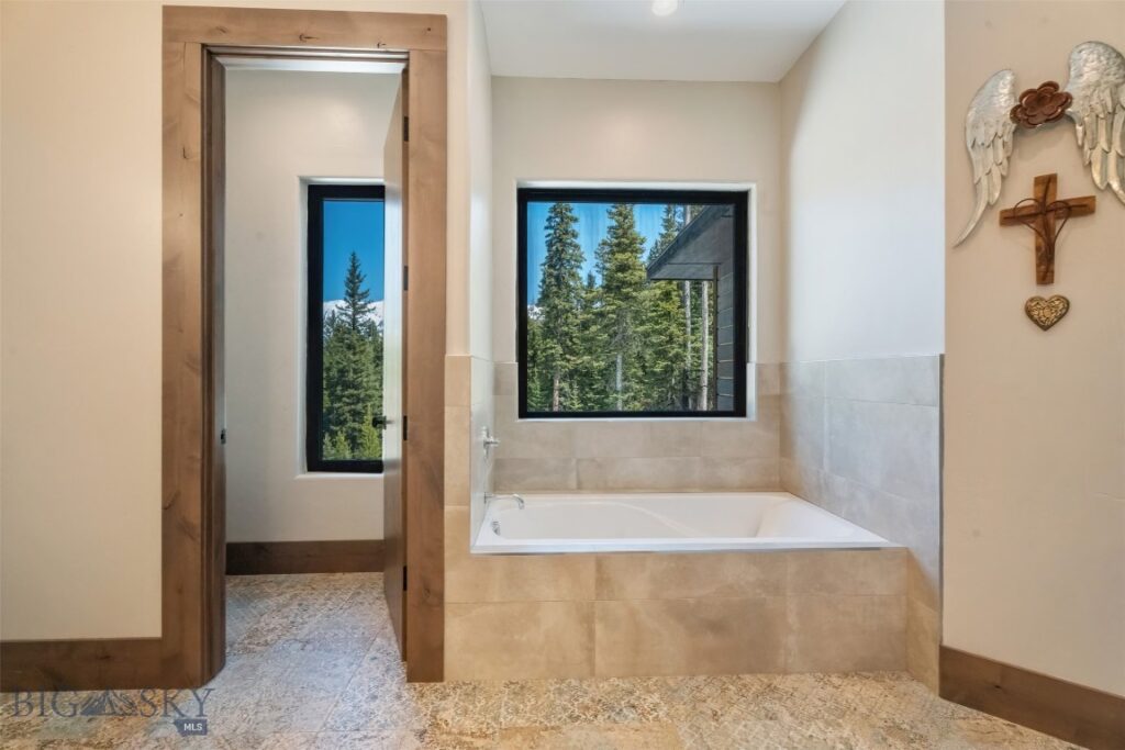 11 Speaking Eagle, Big Sky MT 59716