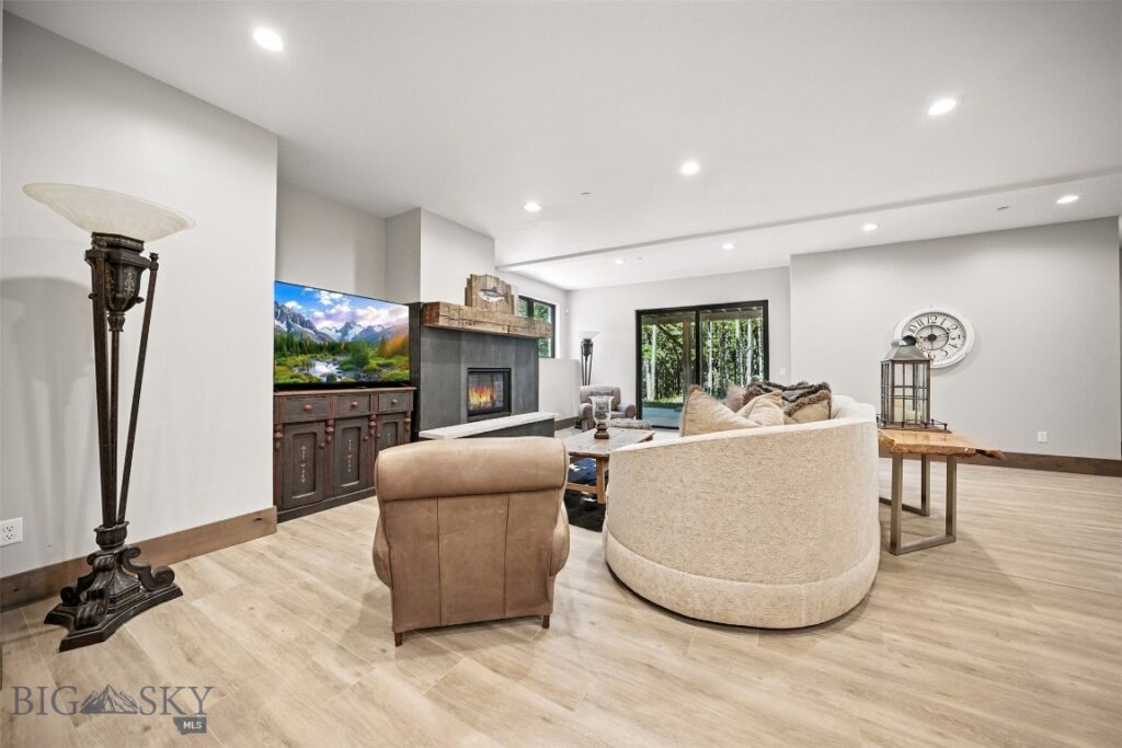 11 Speaking Eagle, Big Sky MT 59716