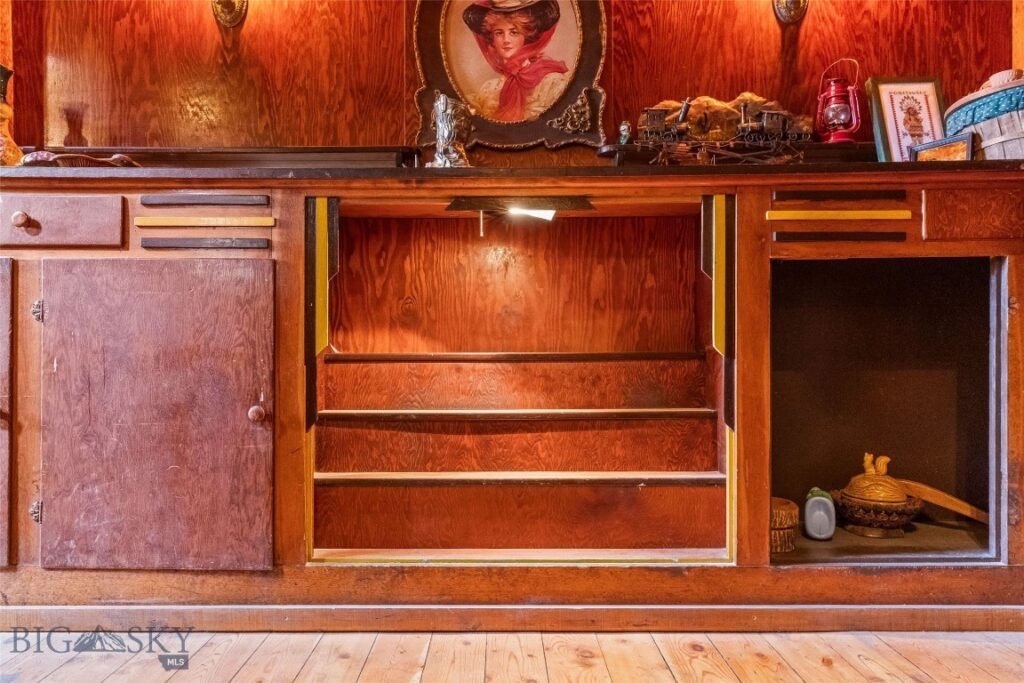 118 & 118 1/2 W Wallace Street, Virginia City MT 59755