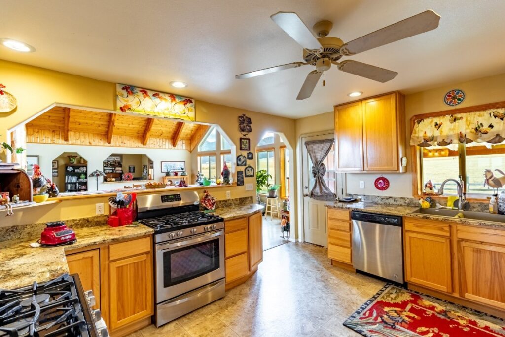 12 Bench Road, Whitehall MT 59759